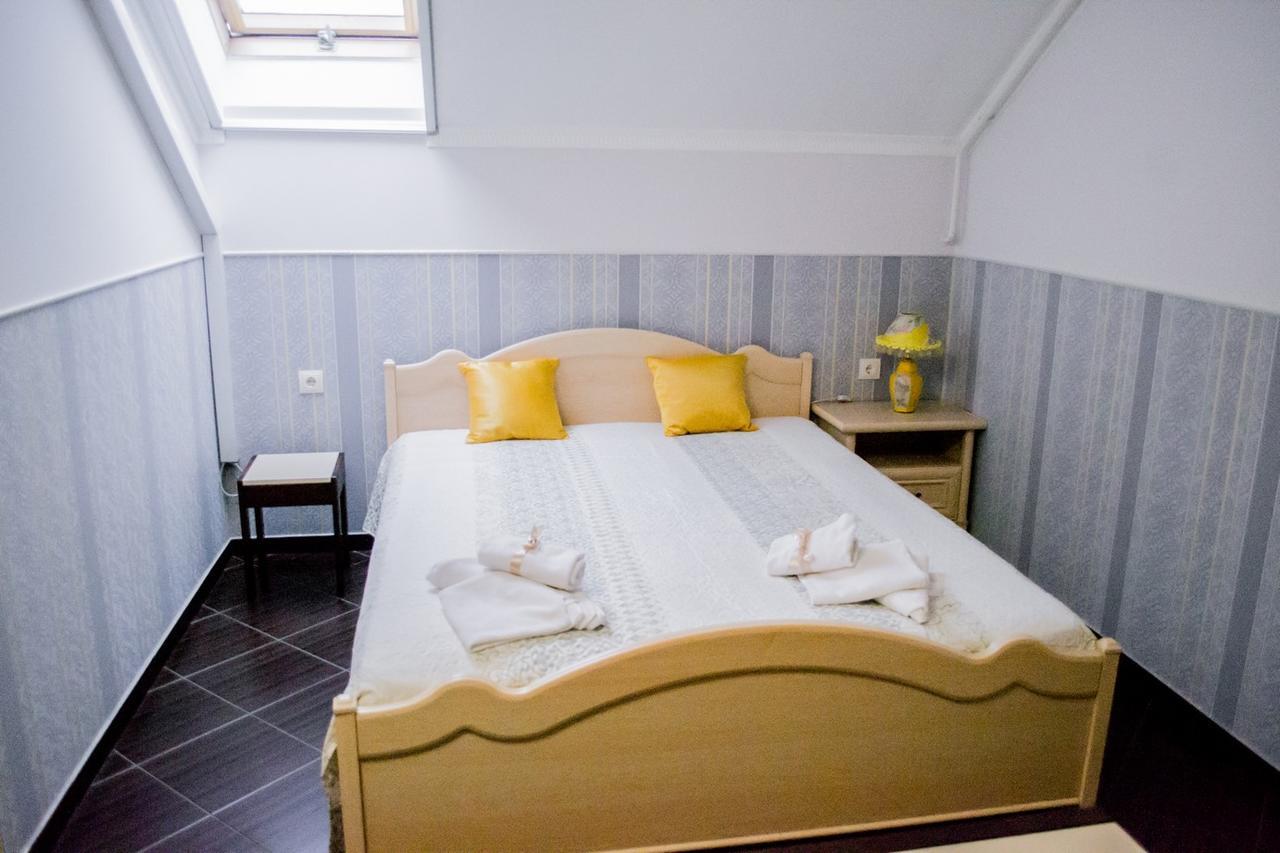 Beauty Complex Hotel แบรฮอฟ ภายนอก รูปภาพ