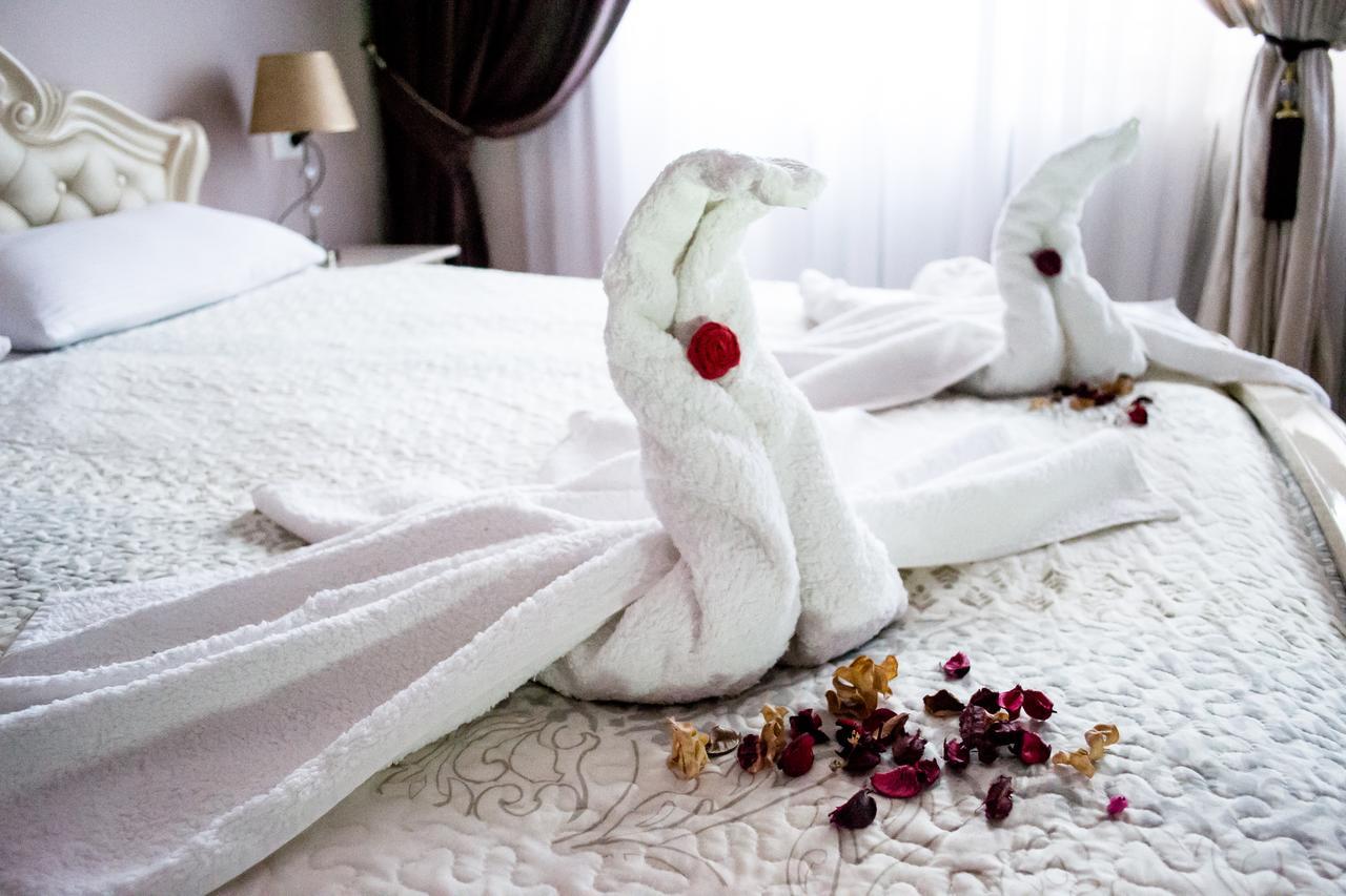 Beauty Complex Hotel แบรฮอฟ ภายนอก รูปภาพ